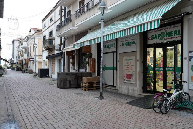 Attività commerciale in vendita a Roseto degli Abruzzi