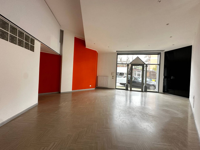 Locale commerciale in affitto a Chieti