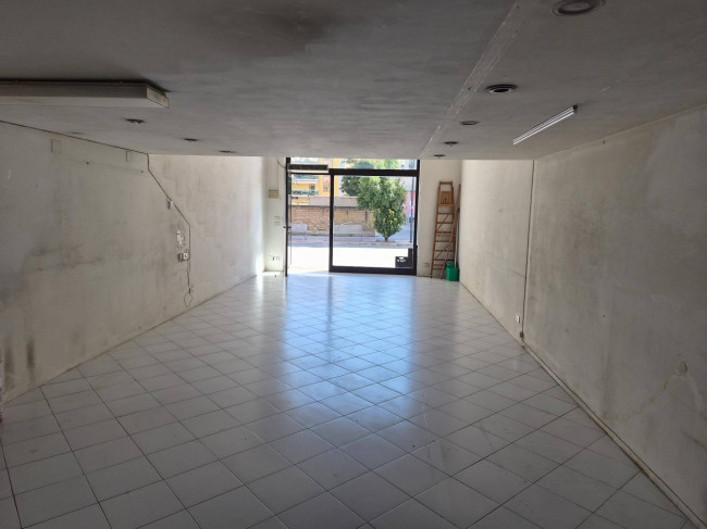 Locale commerciale in affitto a Chieti
