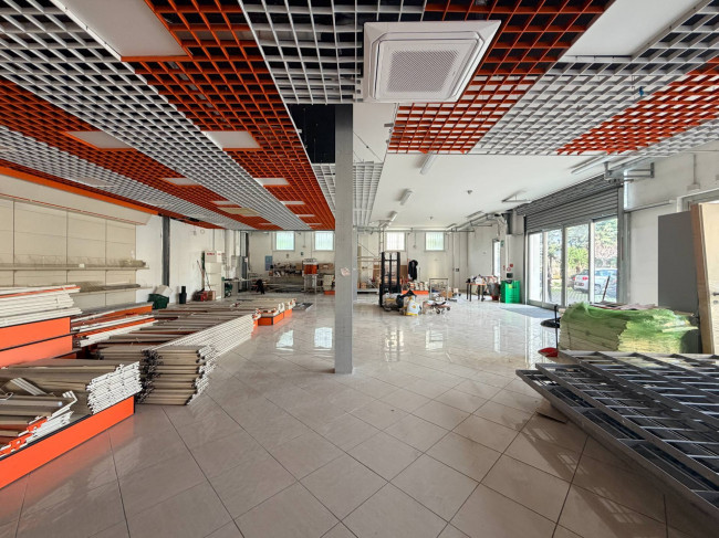 Locale commerciale in affitto a San Giovanni Teatino