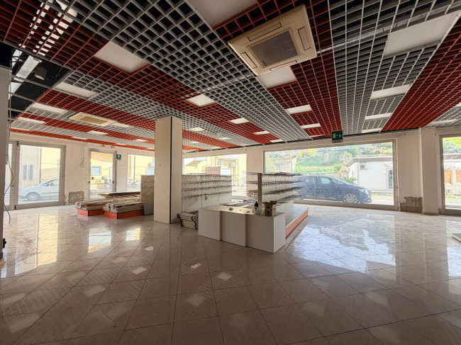 Locale commerciale in affitto a San Giovanni Teatino