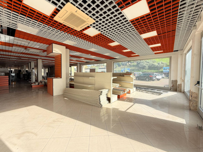 Locale commerciale in affitto a San Giovanni Teatino