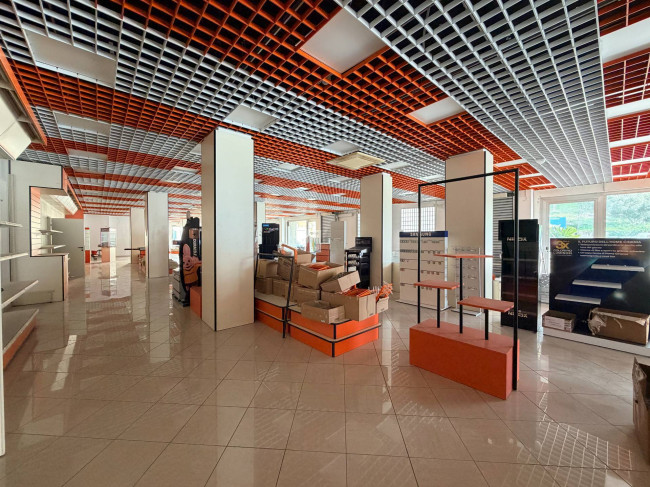 Locale commerciale in affitto a San Giovanni Teatino