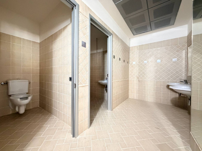 Locale commerciale in affitto a San Giovanni Teatino