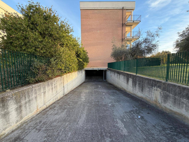 Box o garage in affitto a Chieti