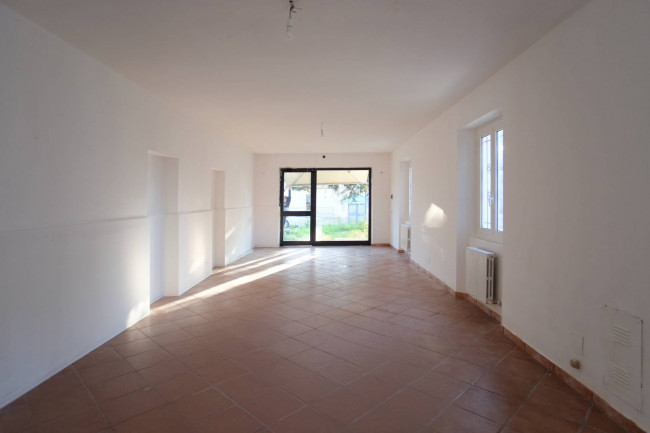 Locale commerciale in affitto a Chieti