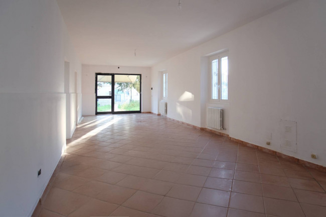 Locale commerciale in affitto a Chieti