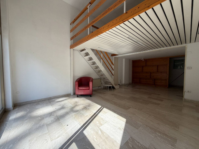 Locale commerciale in affitto a Chieti
