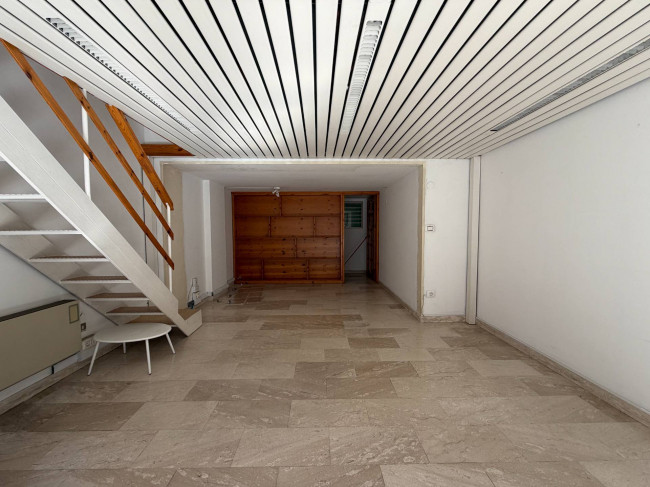 Locale commerciale in affitto a Chieti