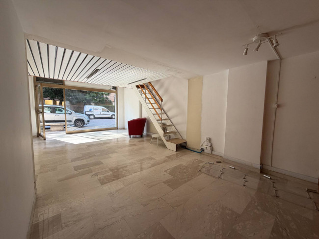 Locale commerciale in affitto a Chieti