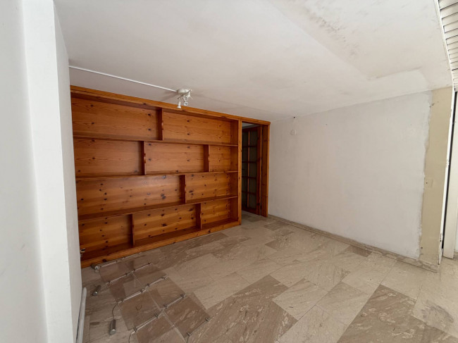 Locale commerciale in affitto a Chieti