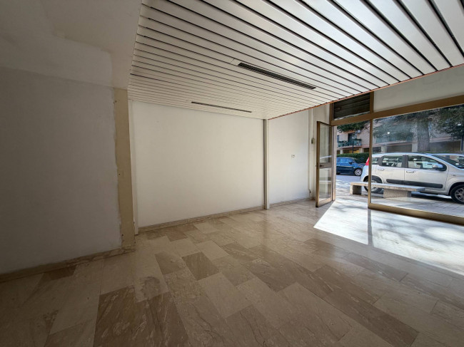 Locale commerciale in affitto a Chieti