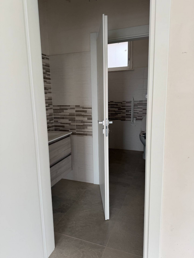 Locale commerciale in affitto a Cepagatti