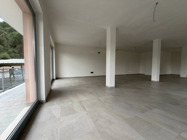 Locale commerciale in affitto a Cepagatti