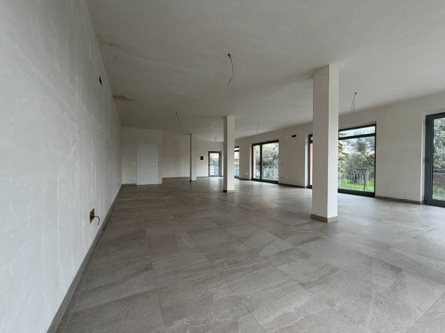 Locale commerciale in affitto a Cepagatti