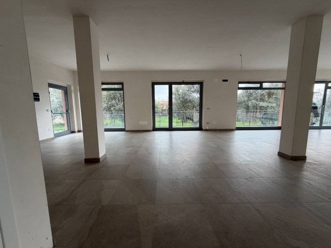 Locale commerciale in affitto a Cepagatti