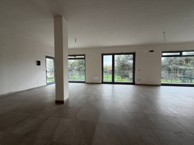 Locale commerciale in affitto a Cepagatti