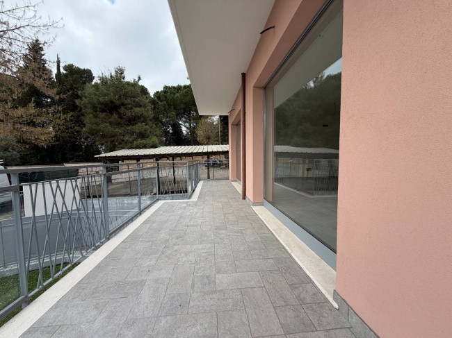 Locale commerciale in affitto a Cepagatti