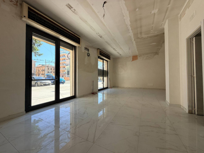 Locale commerciale in affitto a Chieti