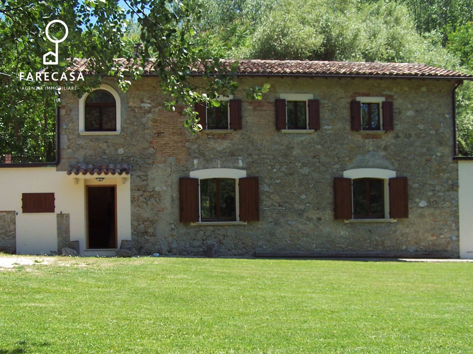 Villa in vendita a Fucignano, Civitella Del Tronto (TE)