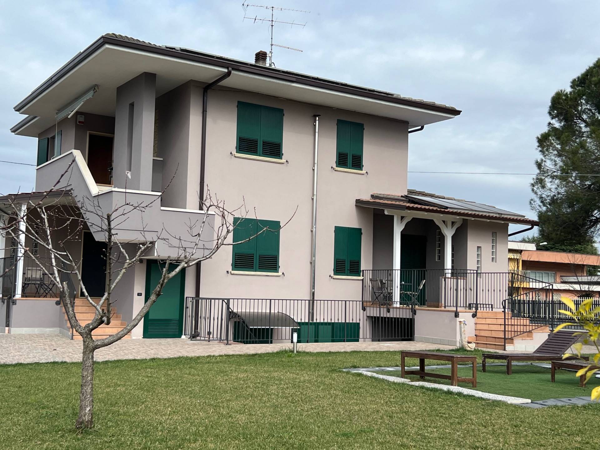 Azienda agrituristica in vendita a Castelnuovo Del Garda (VR)