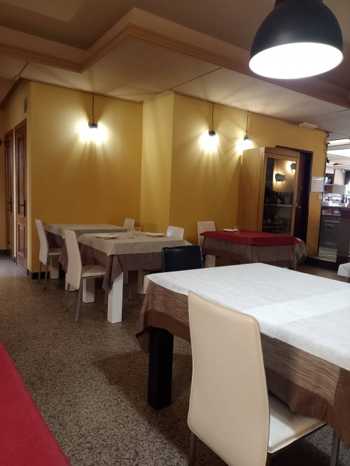 Bar con cucina in Affitto/Vendita a Castel d'Azzano