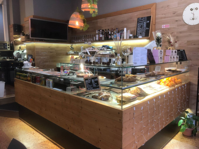 Bar con cucina in Vendita a Verona