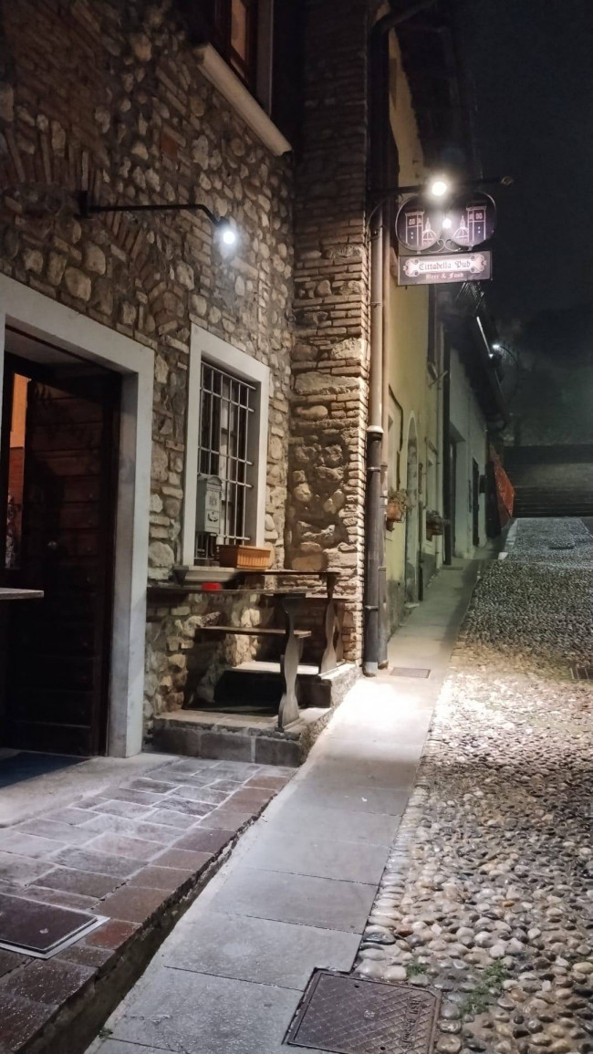 Bar/Pub con cucina in Vendita a Lonato del Garda