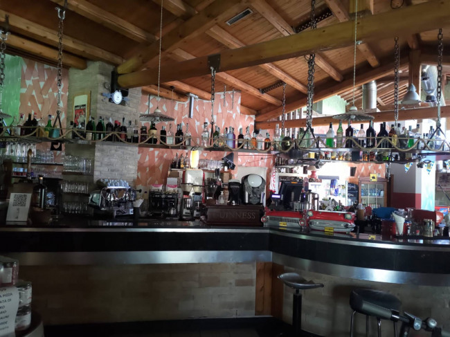 Bar/Pub con cucina in Vendita a Borgocarbonara