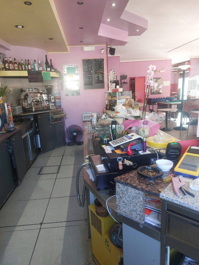 Bar con cucina/Slot in Vendita a Mantova