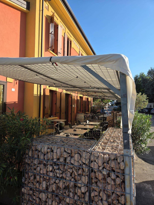 Bar con cucina in Vendita a Grezzana