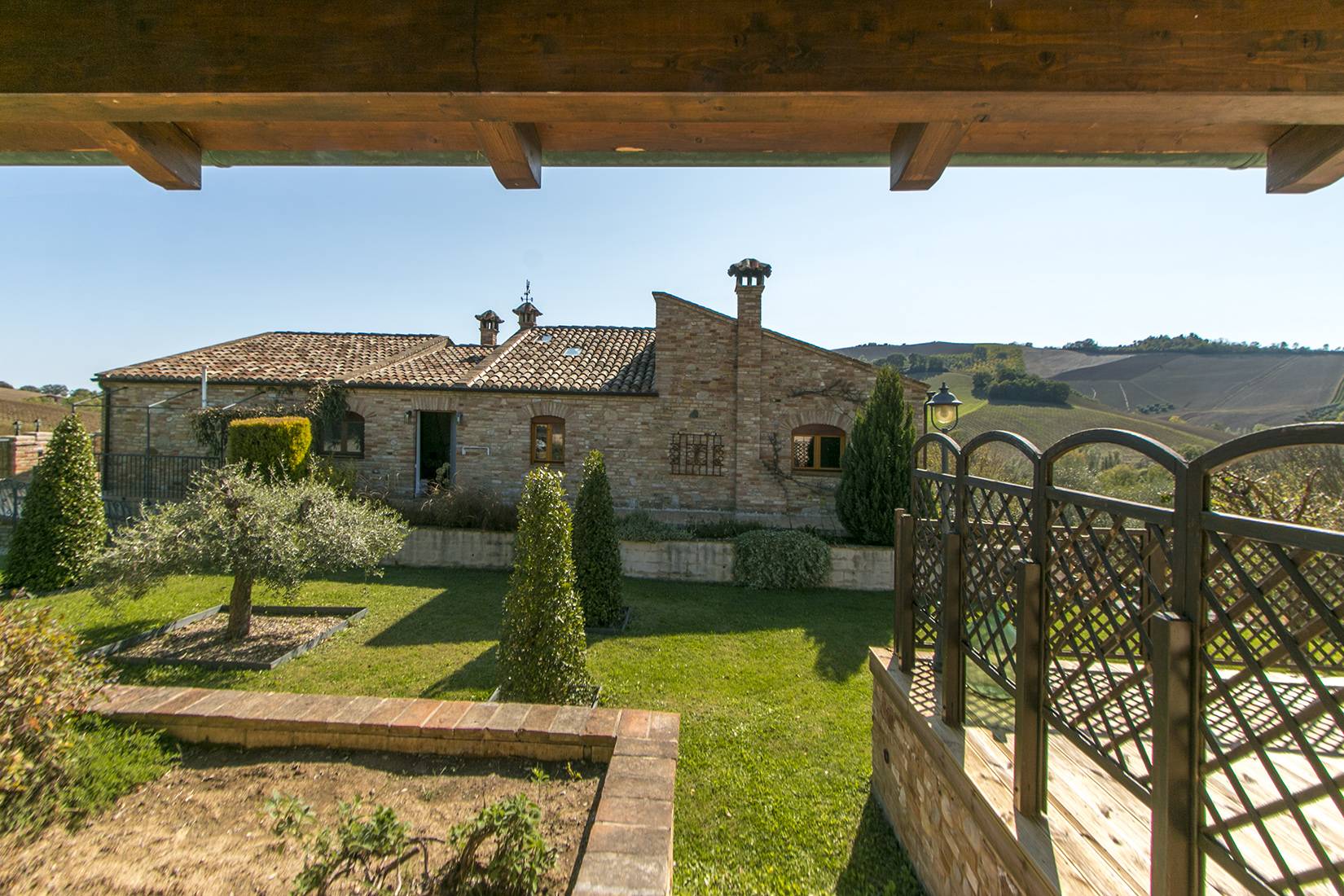Country House in Montefiore dell'Aso (Ascoli Piceno)