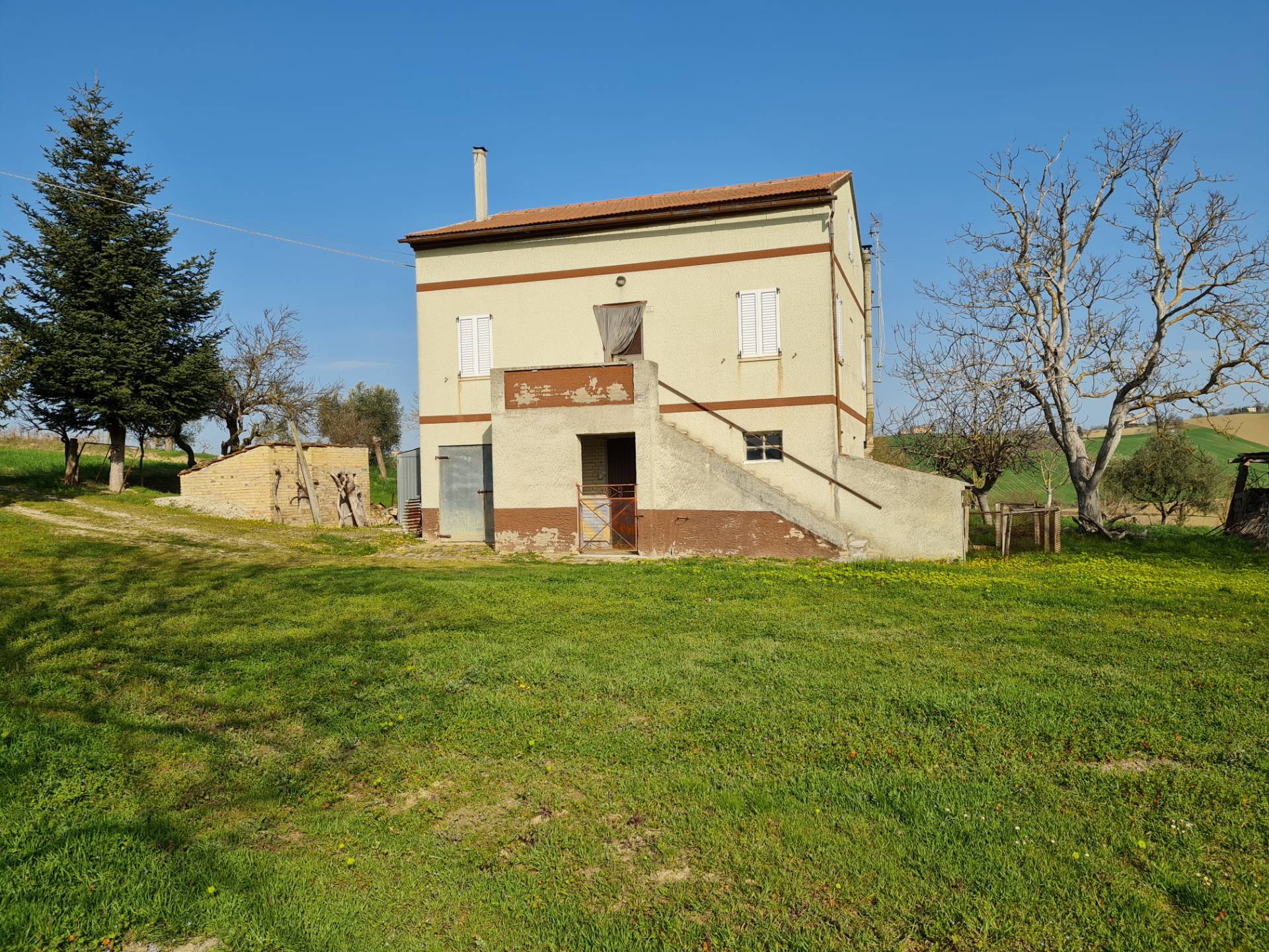 Casale a Francavilla d'Ete (Fermo)