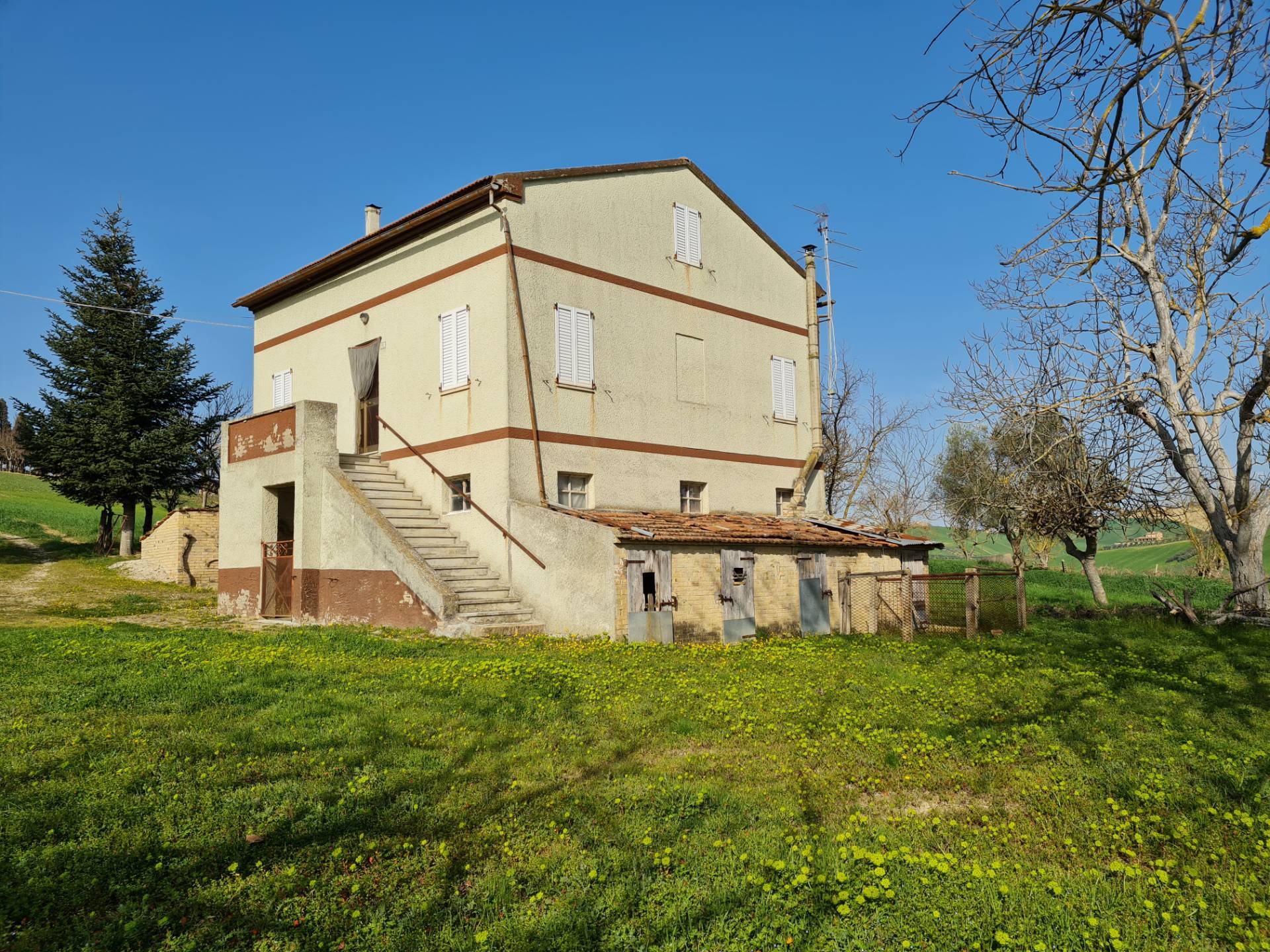 Casale a Francavilla d'Ete (Fermo)