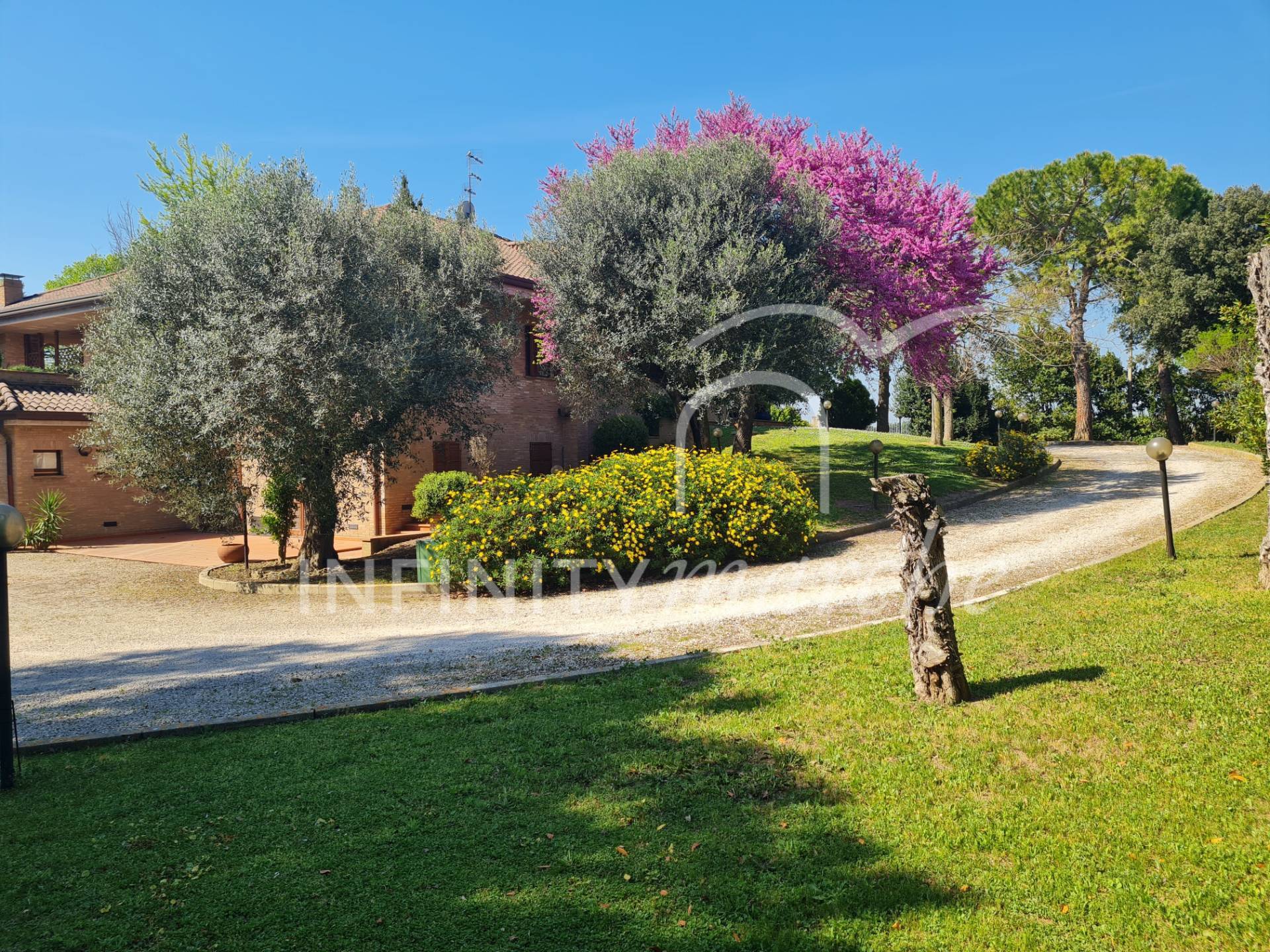 Villa a Morrovalle (Macerata)