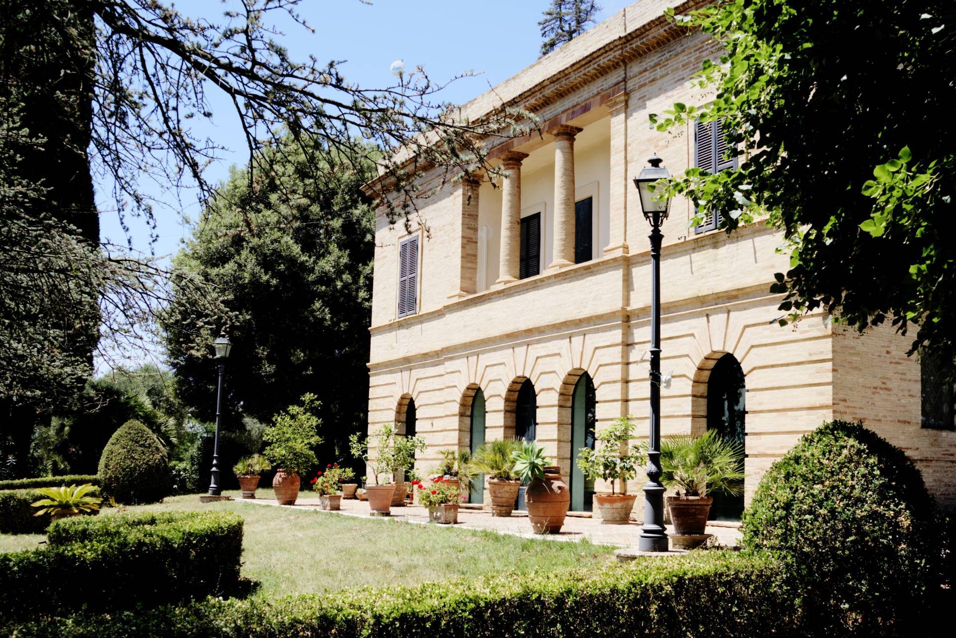 Villa a Recanati (Macerata)