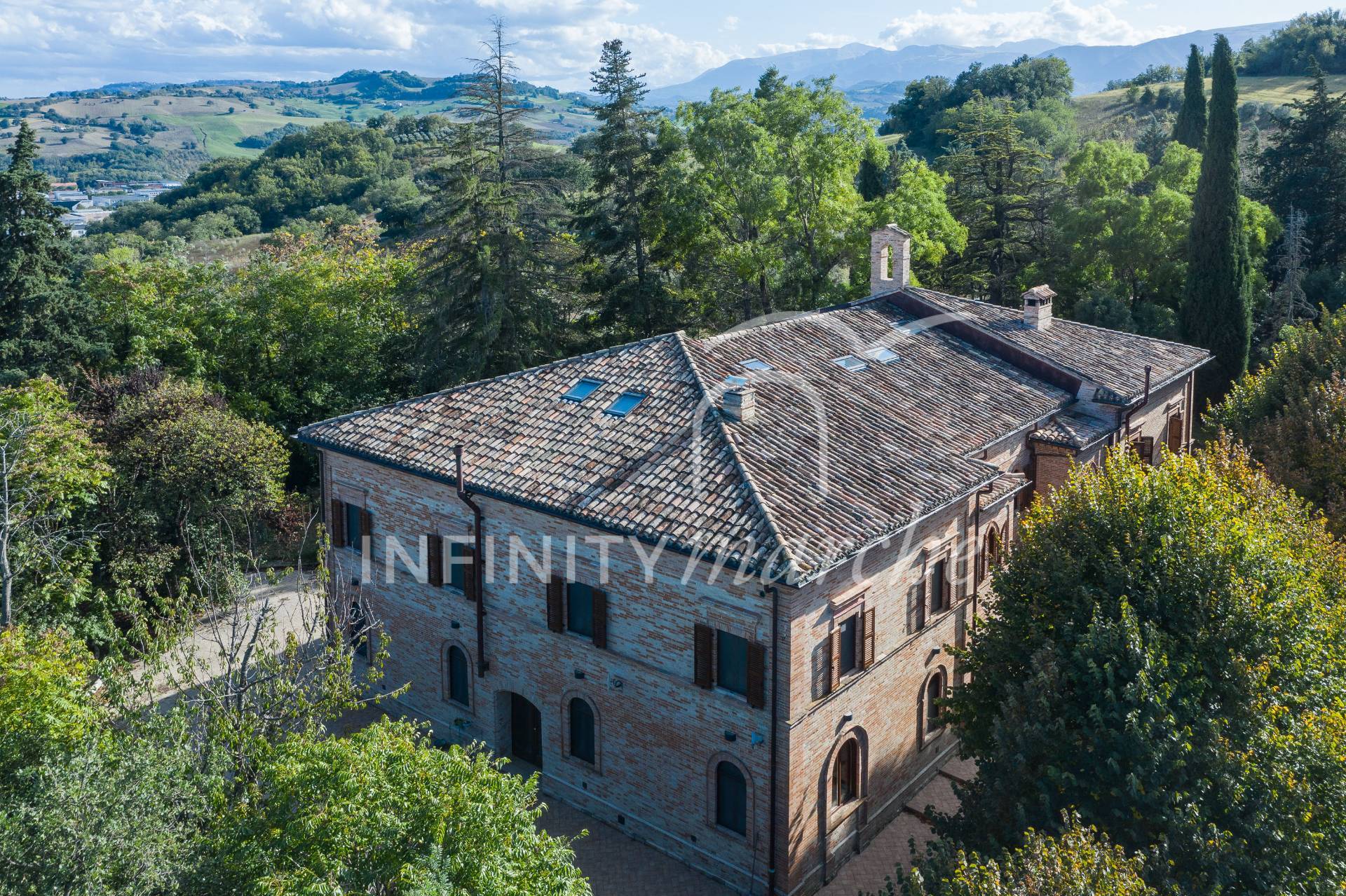 Villa a Tolentino (Macerata)