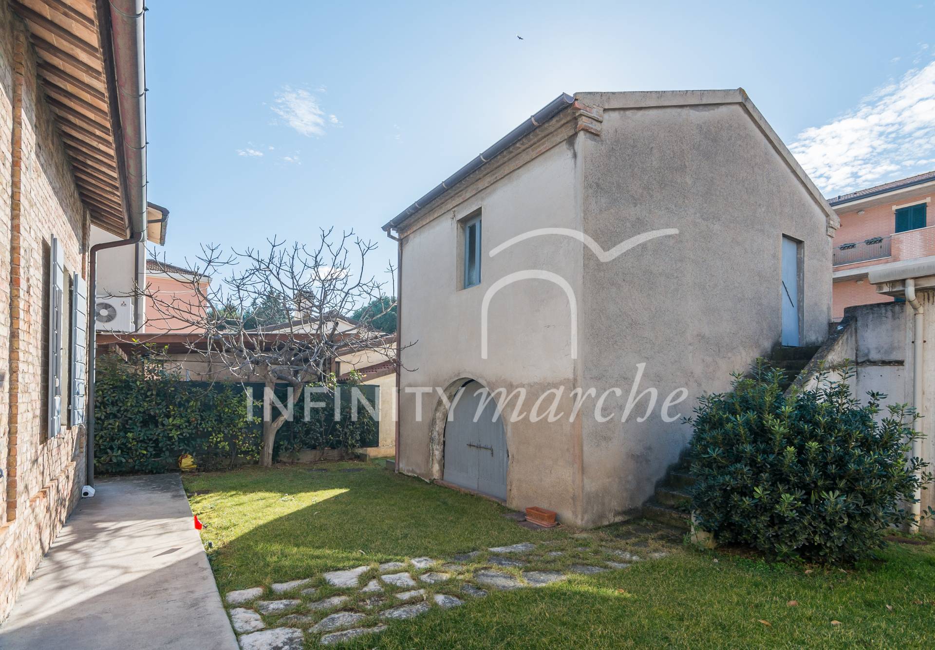 Villa a Civitanova Marche (Macerata)