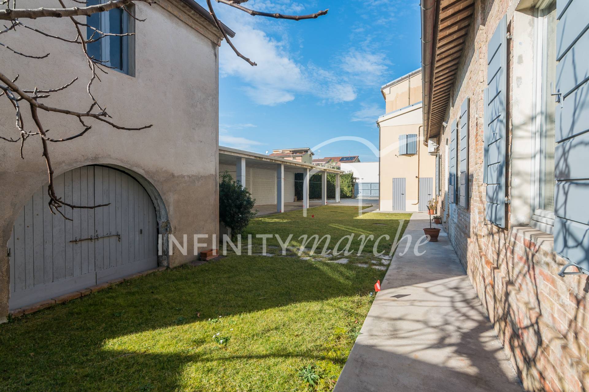 Villa a Civitanova Marche (Macerata)
