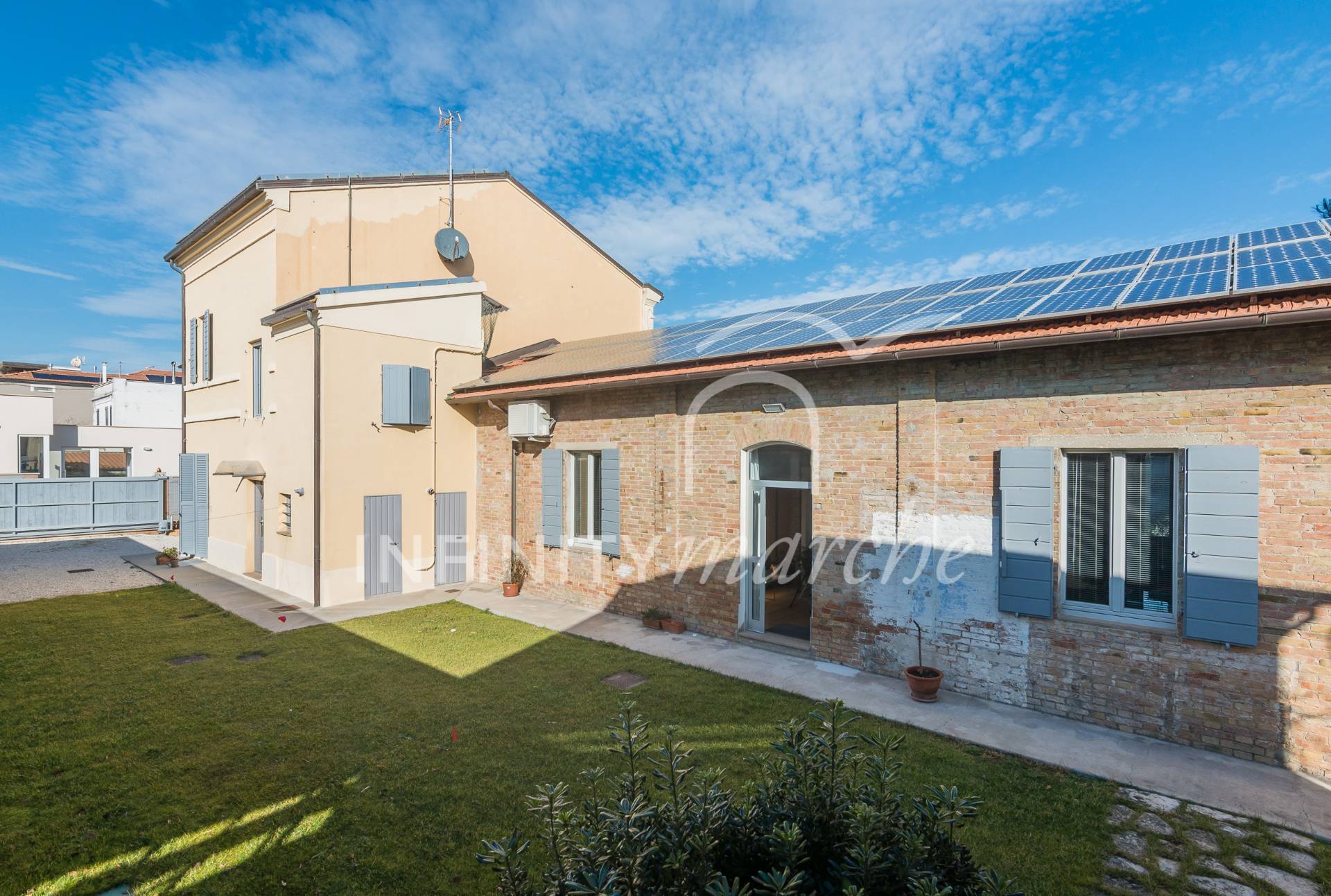 Villa a Civitanova Marche (Macerata)