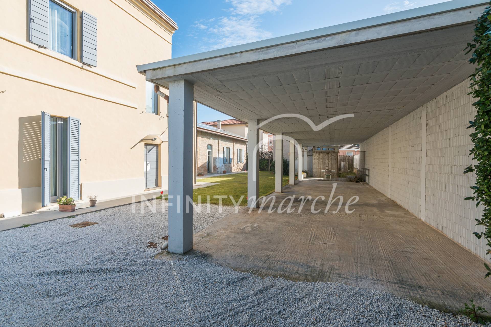 Villa a Civitanova Marche (Macerata)