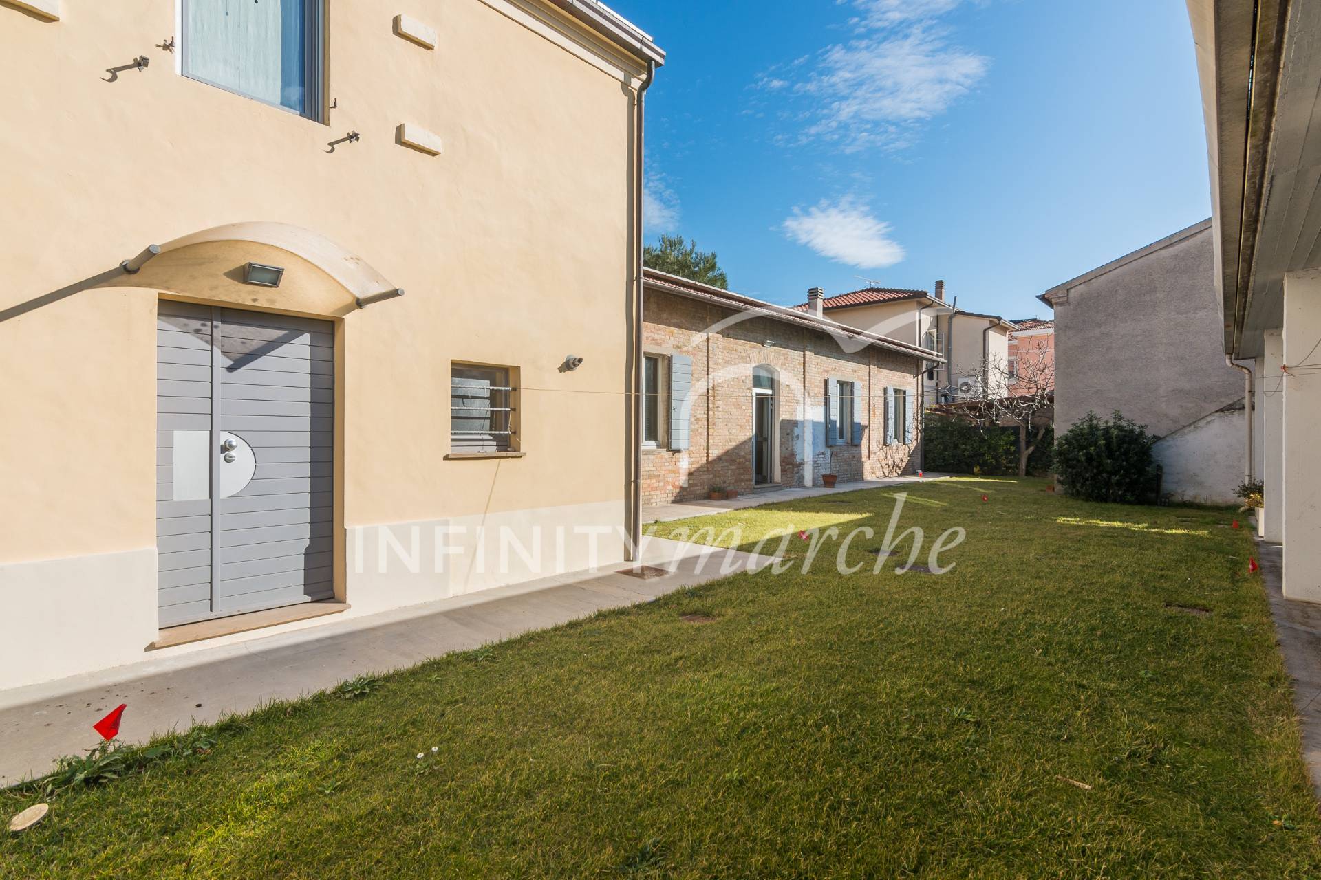 Villa a Civitanova Marche (Macerata)