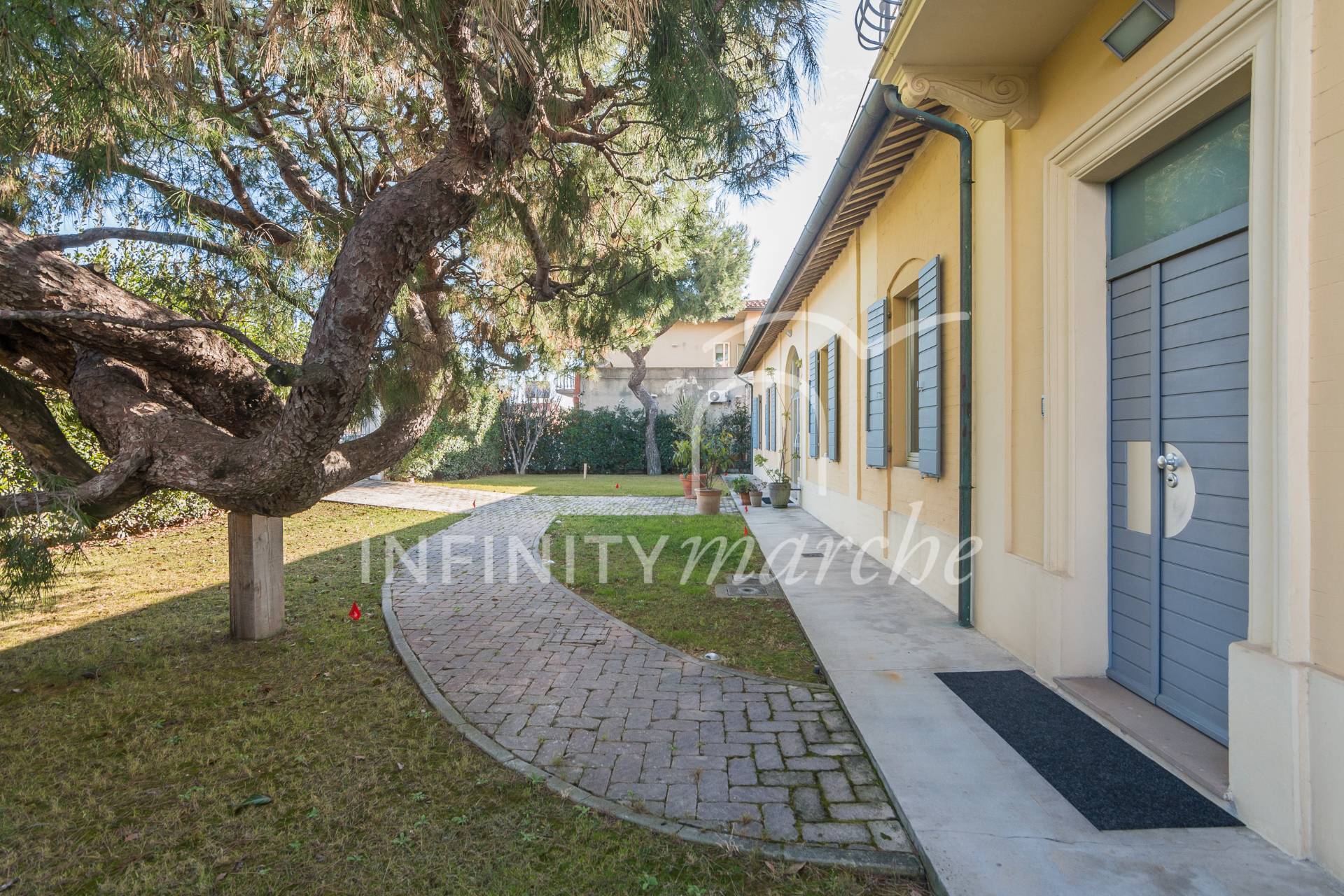 Villa a Civitanova Marche (Macerata)