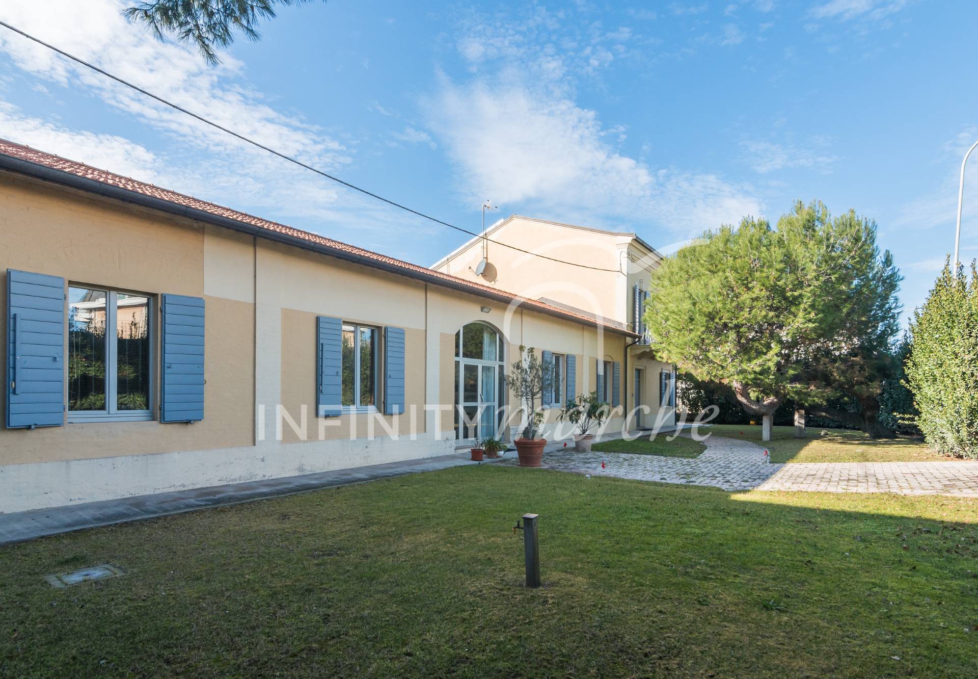Villa a Civitanova Marche (Macerata)