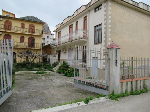 Palazzo in vendita a Partinico (PA)