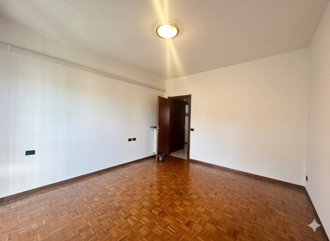 4 Locali in vendita a Segrate