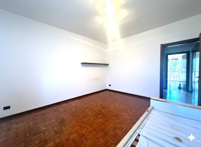 4 Locali in vendita a Segrate