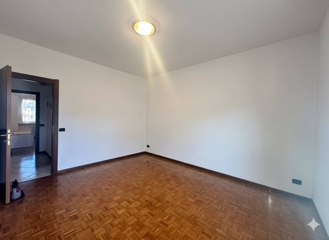 4 Locali in vendita a Segrate