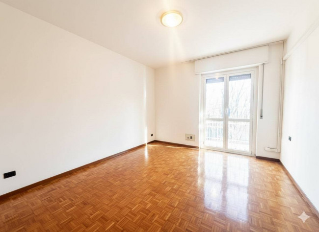 4 Locali in vendita a Segrate