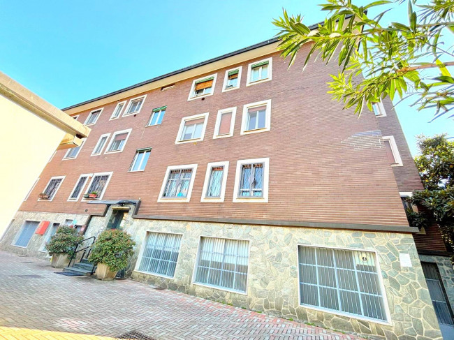 4 Locali in vendita a Segrate
